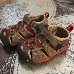 Toddler boys KEEN sandals